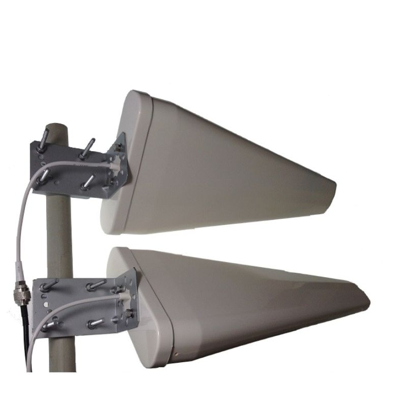 5g Periodic Directional Antenna With Vertical Polarization